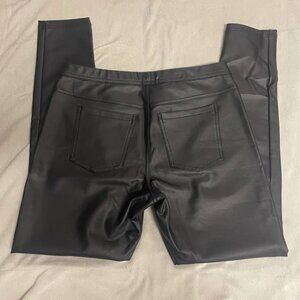 HUE Women’s leatherette leggings Medium